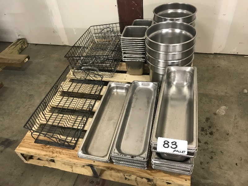 LOT OF SERVING ITEMS