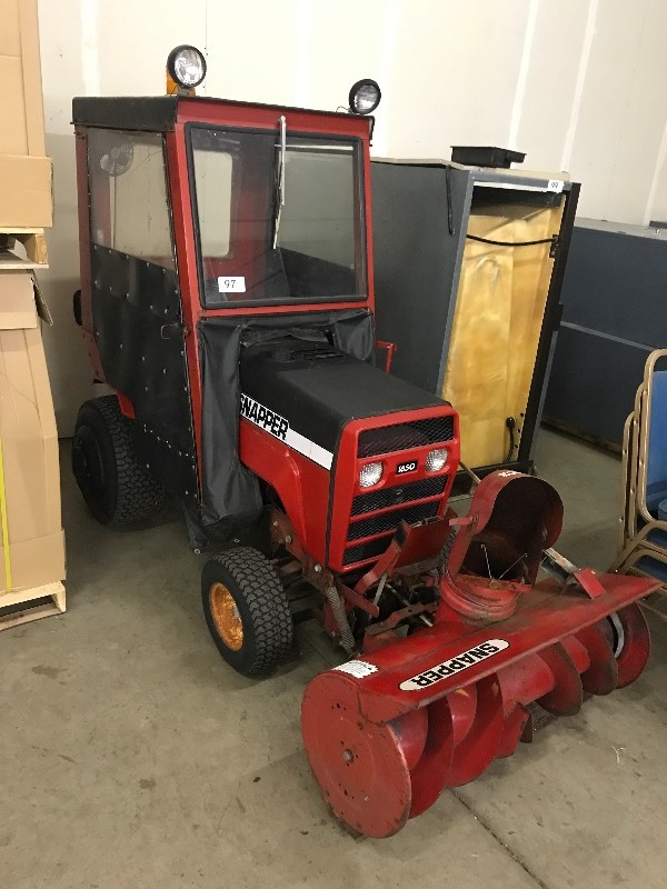 SNAPPER LAWN & GARDEN TRACTOR w SNOW BLOWER