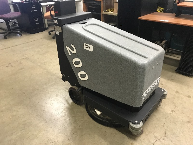 TOMCAT FLOOR POLISHER