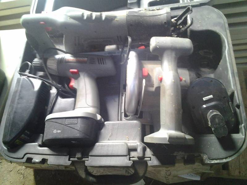 lot 8 image: Superior 18 Volt Power Tool Set With Case