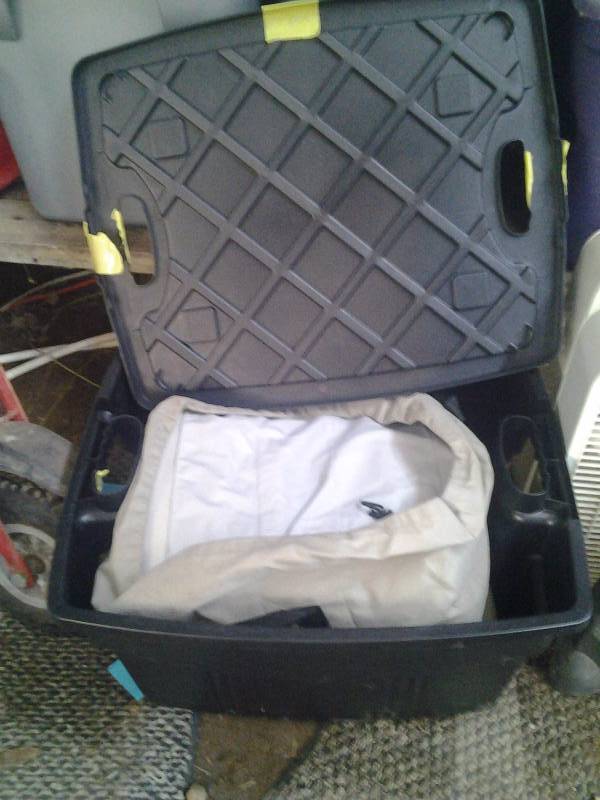 lot 34 image: Blow Up Bed In Tote With Lid