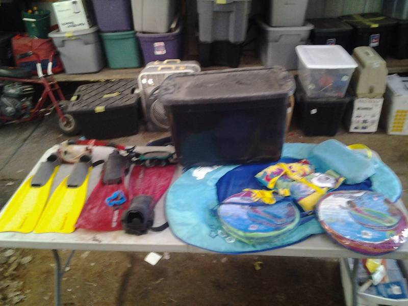 lot 21 image: Snokel Mask & Fins, Floating Lounges, Life Jacket & Related Includes Tote With Lid