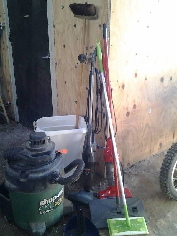 lot 23 image: Swiffers, Carpet Vacs, 10 Gallon Shop Vacuum, Brush & Dust Pan, Trash Cans