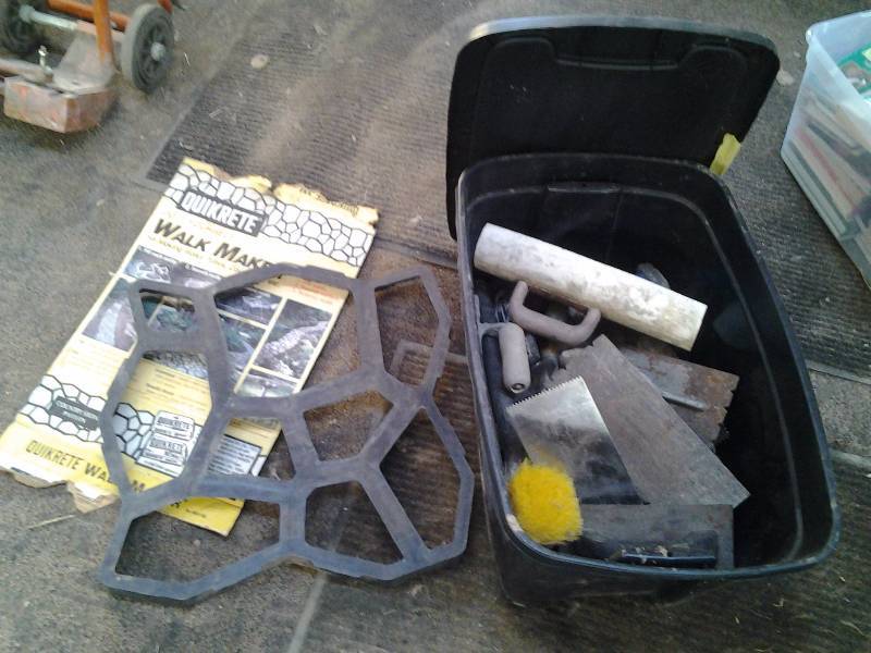 lot 29 image: Tote With Lid Full Of Trowels, Quickrete Walk Maker Mold