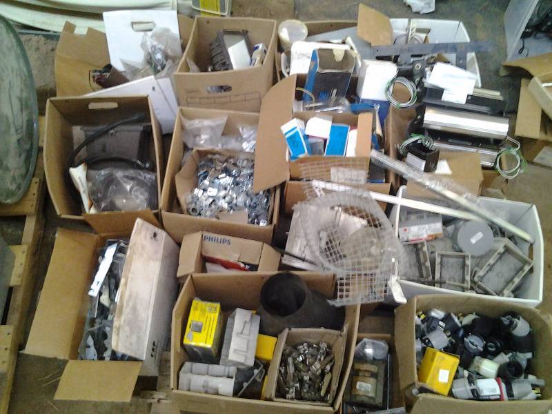 lot 59 image: Lot Of Electrical Related