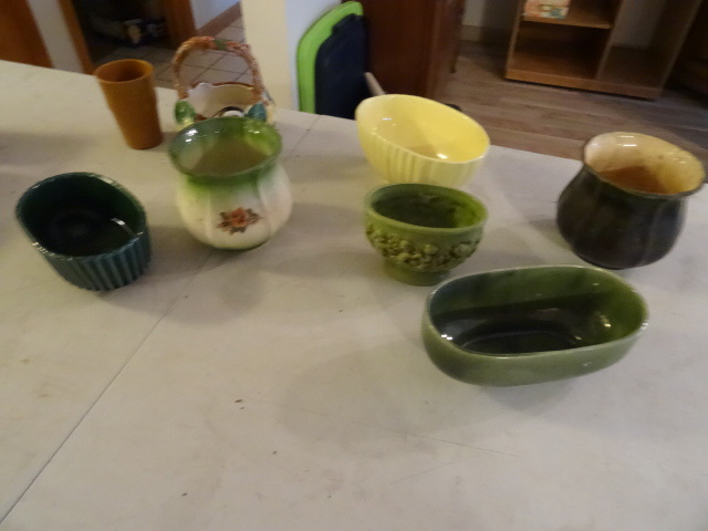 lot 4 image: Misc Pottery