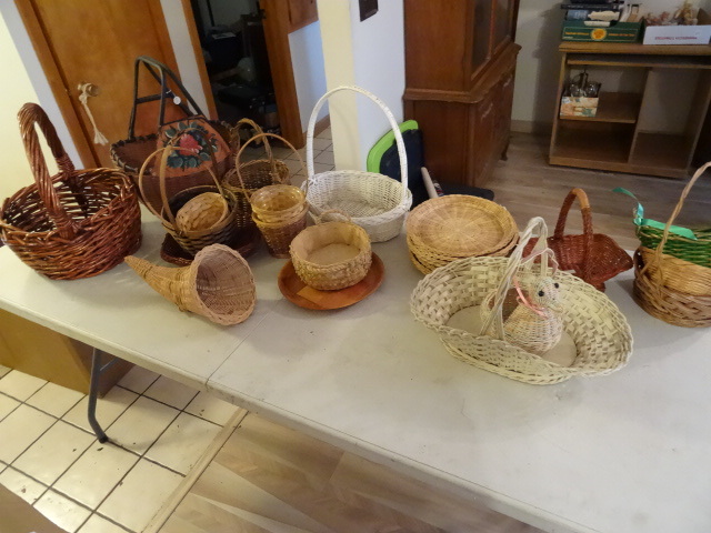 lot 5 image: Wicker Baskets