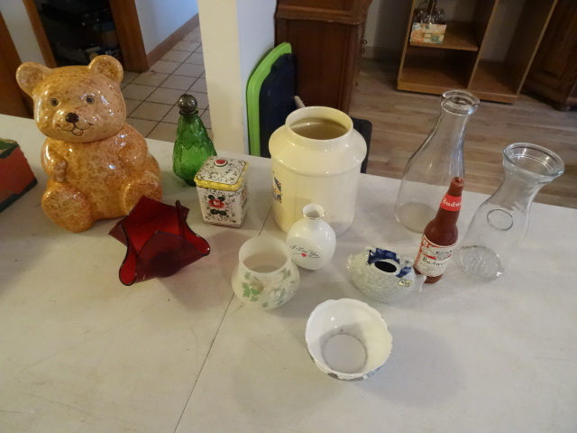 lot 8 image: Teddy Bear Cookie Jar, Crock & Misc Home Dcor