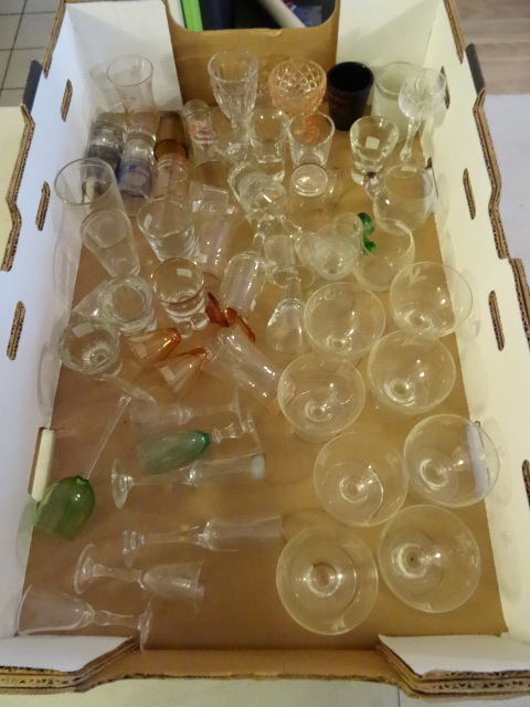 lot 10 image: Misc Shot & Coriaz Glasses