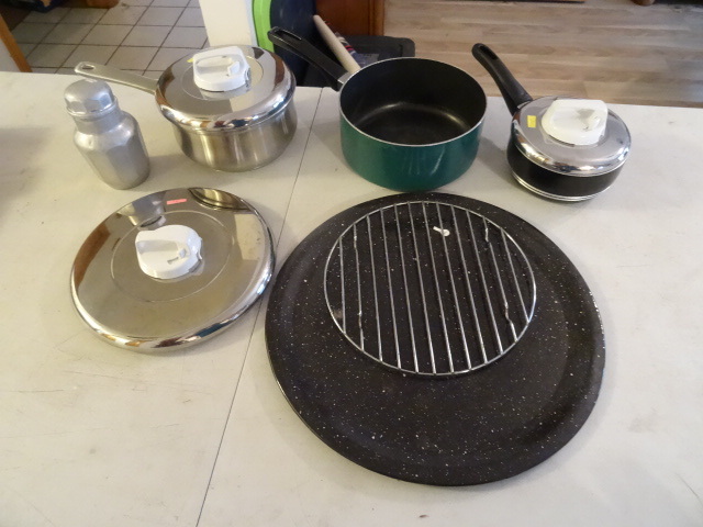lot 14 image: Assorted Pots & Pans
