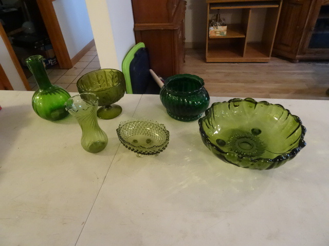 lot 16 image: Assorted Green Glassware