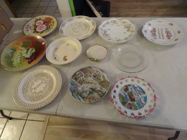 lot 19 image: Assorted Decorative Plates