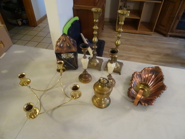lot 20 image: Assorted Brass & Copper Home Dcor