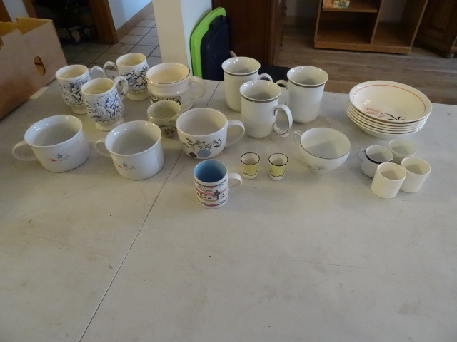 lot 28 image: Assorted Dishes