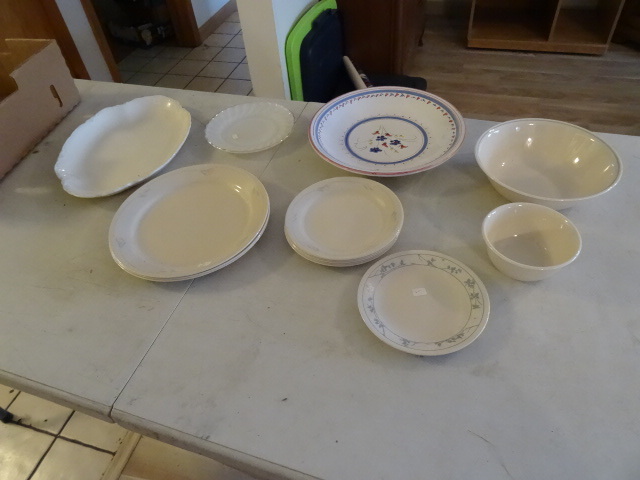 lot 31 image: Assorted Dishware