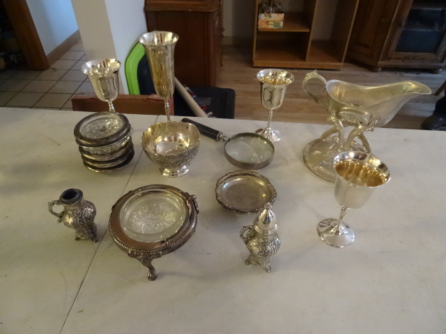 lot 32 image: Assorted Silver Plate Service Ware,
