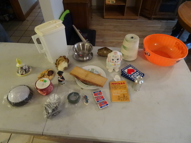 lot 39 image: Misc, Household Items