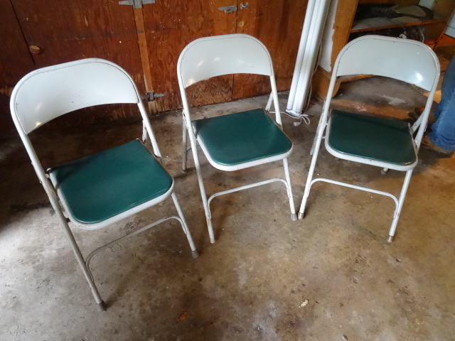 lot 47 image: 3 Vintage Green Seats Folding Chairs