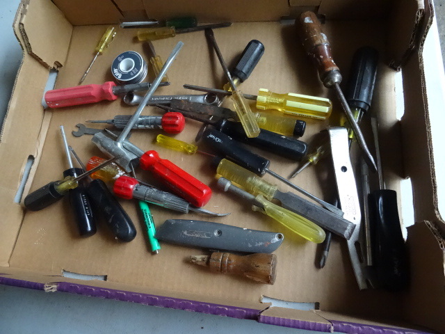 lot 54 image: Misc Screw Drivers & Hand Tools