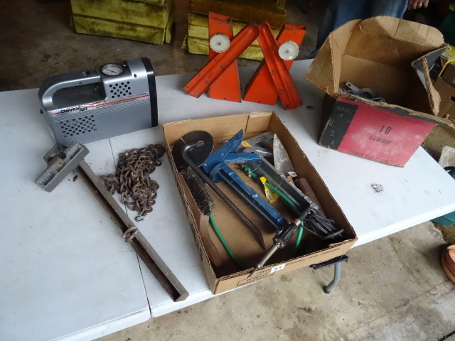 lot 59 image: Caulking guns, Air Compressor,