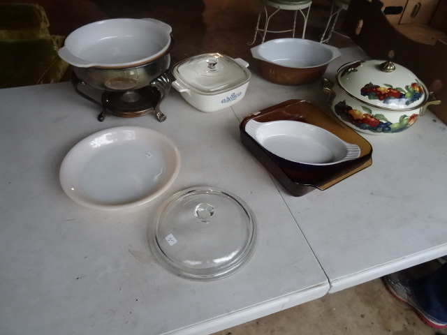 lot 65 image: Variety Casserole Containers