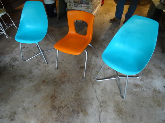 lot 73 image: Variety Retro Chairs 3 Total