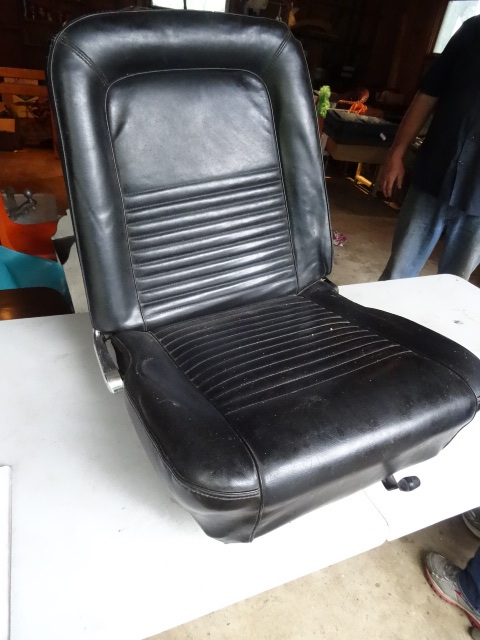 lot 83 image: Mustang Automobile Seat