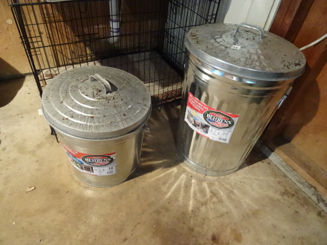 lot 95 image: Galvanized Locking Lid Container,