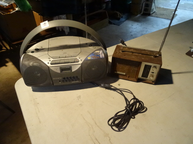lot 99 image: Variety Of Radios