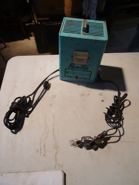 lot 100 image: Vintage Power Pak 12 Volt Battery Charger