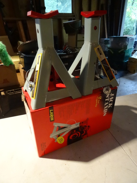 lot 107 image: Pair Of 2 Ton Jack Stands New
