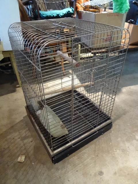 lot 115 image: Large Metal Bird Cage WDropping Tray