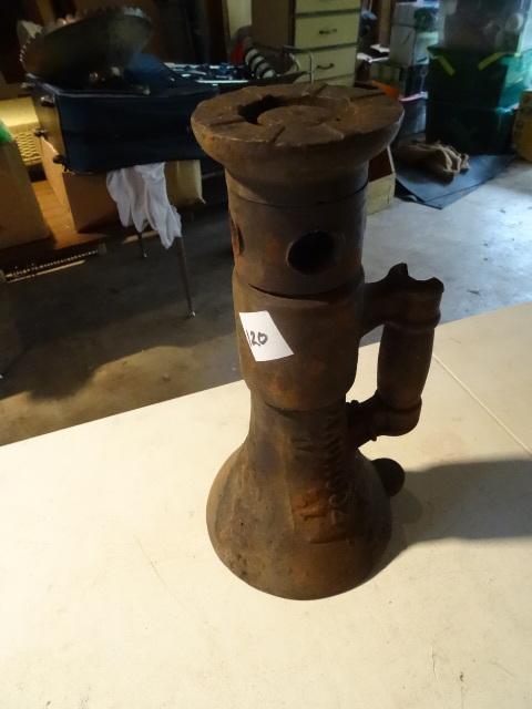lot 120 image: Vintage 34 Ton Screw Jack