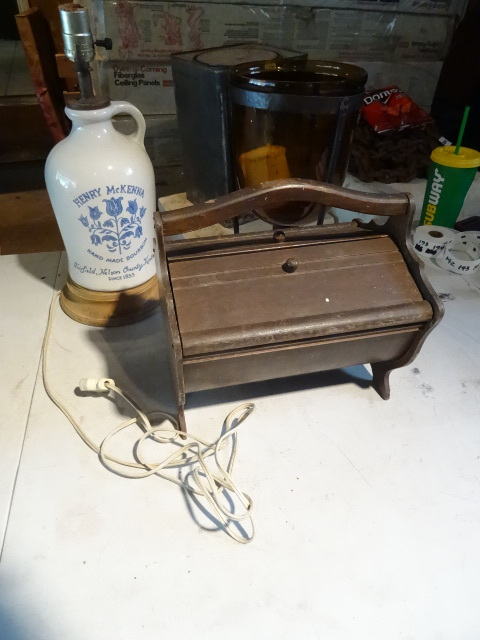 lot 131 image: Misc Housewares, Serving Table Top Cabinet