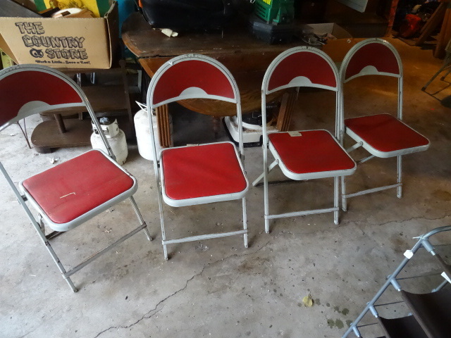 lot 133 image: 4 Vintage Folding Metal Chairs