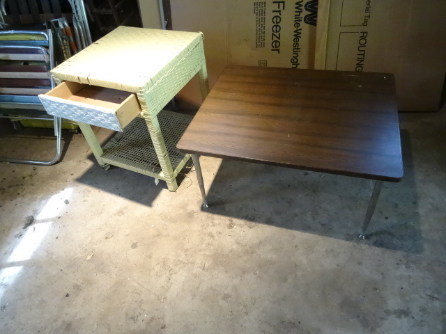 lot 135 image: Wicker Table WDrawer 20 X 20 X 26