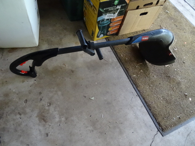 lot 144 image: Electric Toro 15 Weed Whip