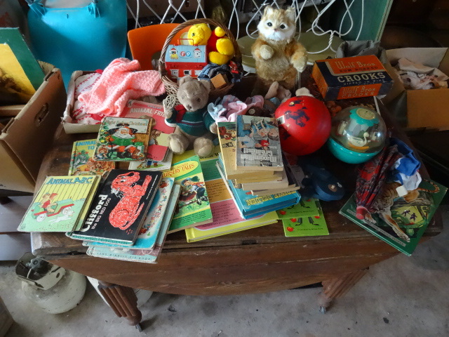 lot 146 image: Misc Kids Items