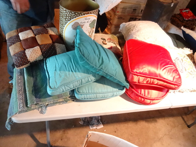 lot 147 image: Misc Cushions, Throw Pillows,