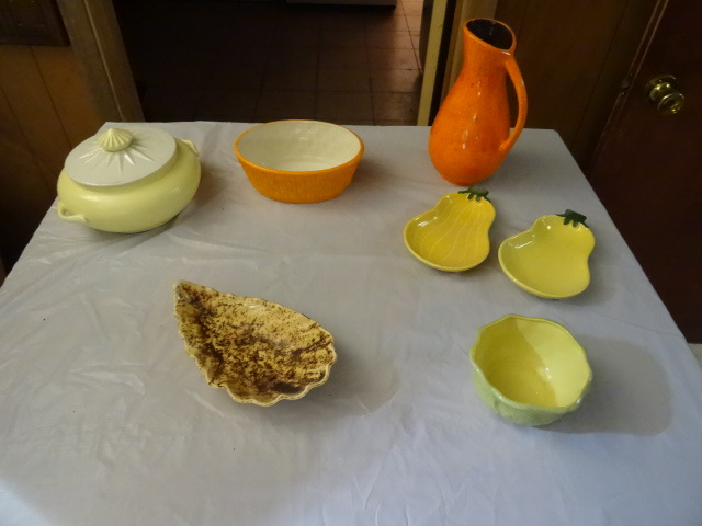 lot 172 image: Variety Of Pottery Pieces