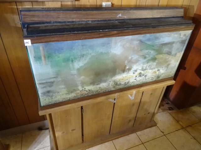 lot 175 image: Large Salt Water Aquarium