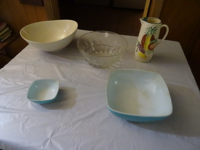 lot 181 image: Pyrex Bowls & More