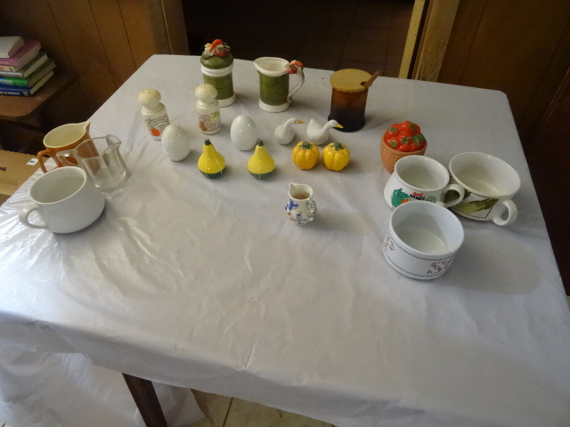lot 183 image: Misc Salt & Peppers, Cream & Sugar