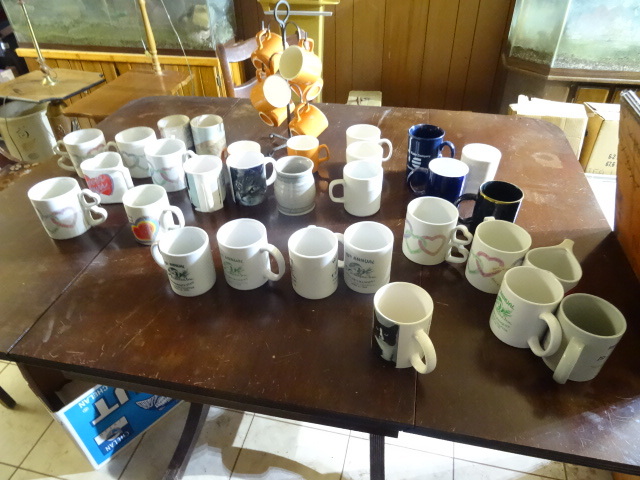 lot 186 image: Variety Coffee Mugs & Stand