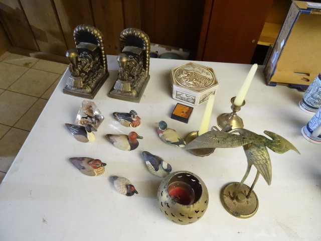 lot 187 image: 6 Avon Ducks & Brass Items