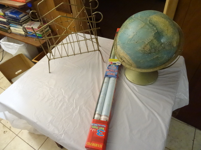lot 194 image: Vintage Globe, Magazine Rack,