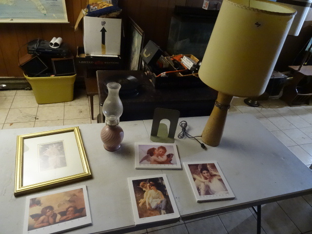 lot 207 image: Variety Wall Art (Cherubs) Lamps,