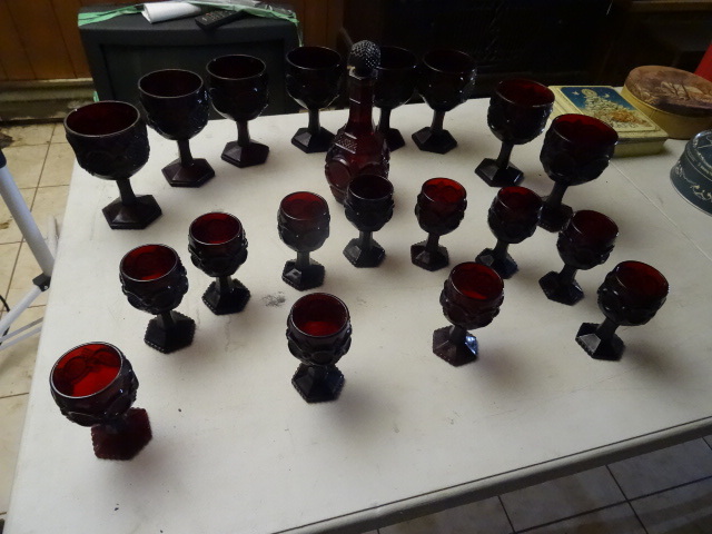 lot 225 image: Avon Ruby Red 8 Goblets, 11 Liquor Glasses