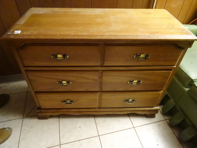lot 259 image: Oak 3 Drawer Dresser 40 X 17 X 31