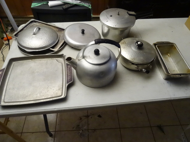 lot 264 image: Misc Aluminum Cookware